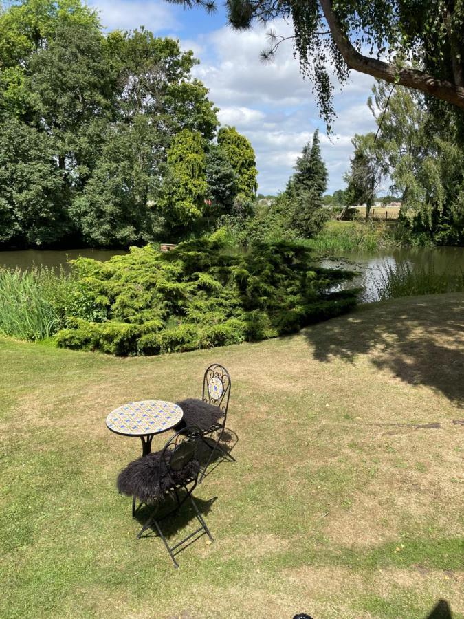 Monkspool B&B Church End Bagian luar foto