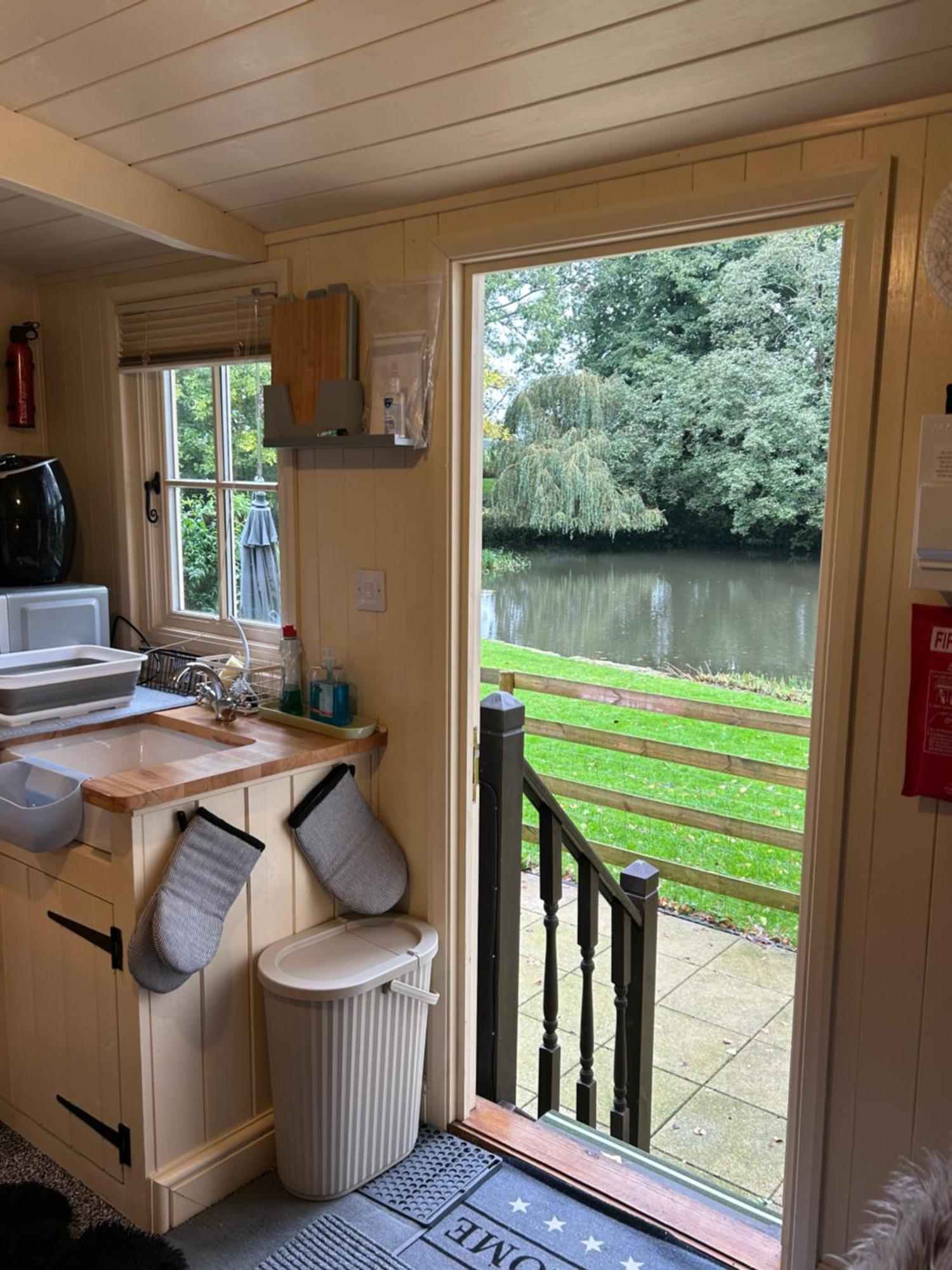 Monkspool B&B Church End Bagian luar foto